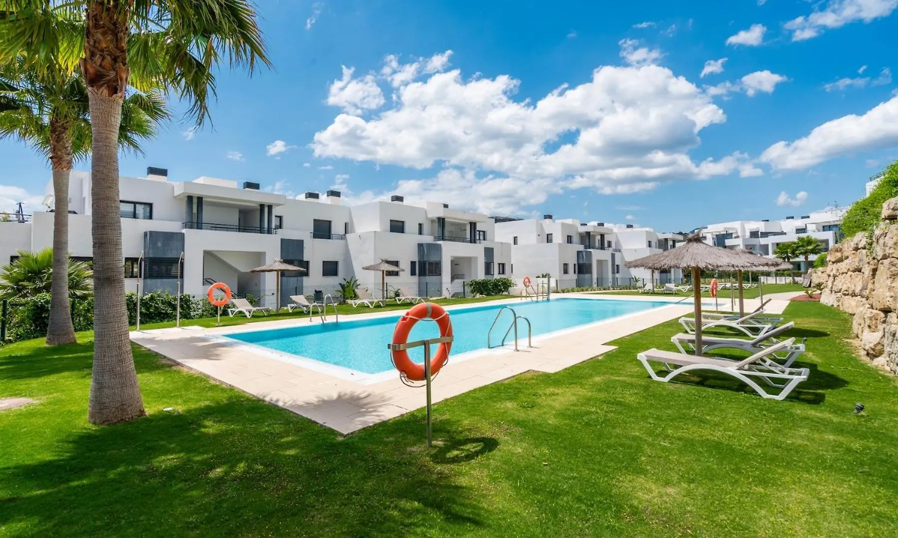 Unwind In Stylish Comfort At Casares Golf Rdr478