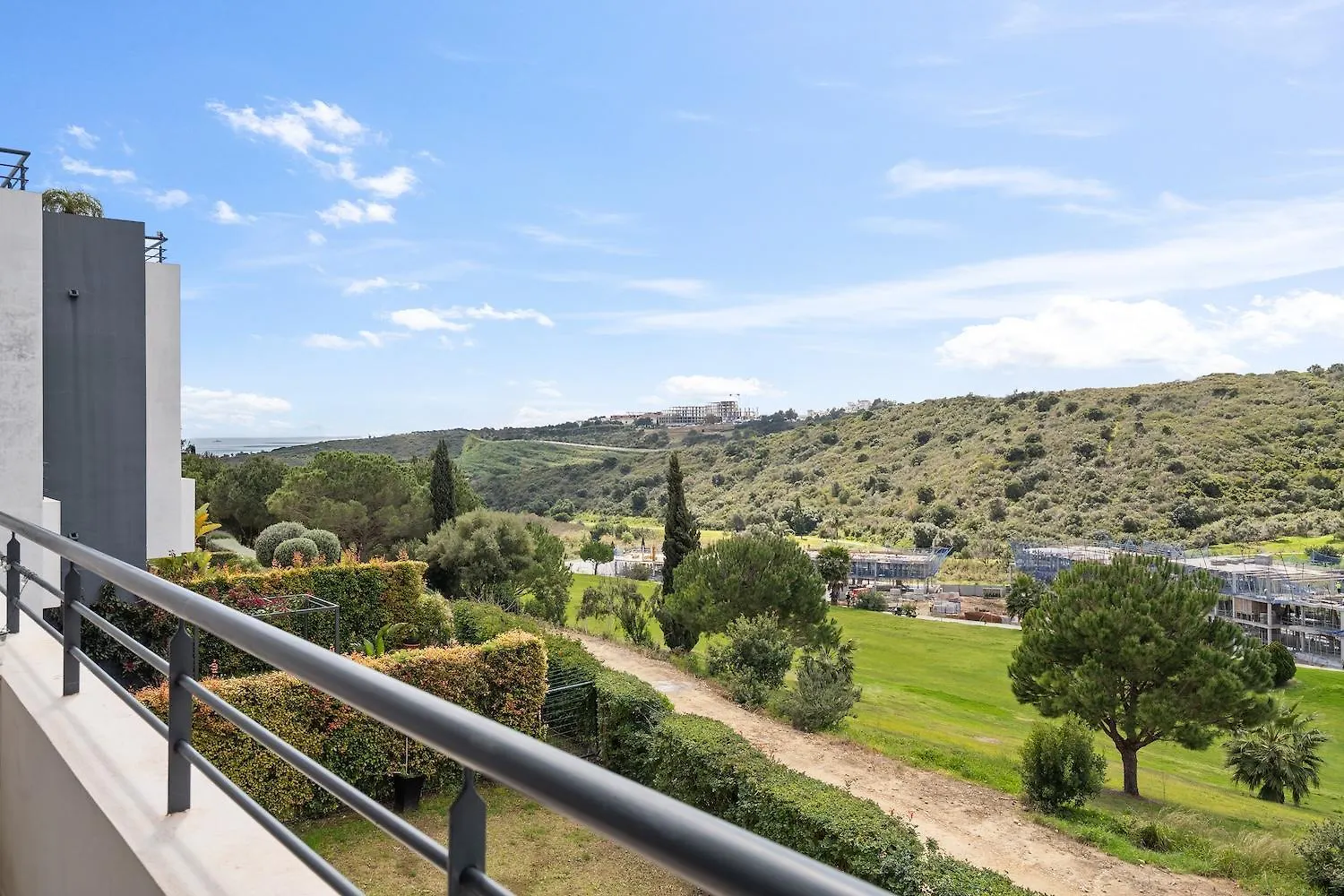 Unwind In Stylish Comfort At Casares Golf Rdr478